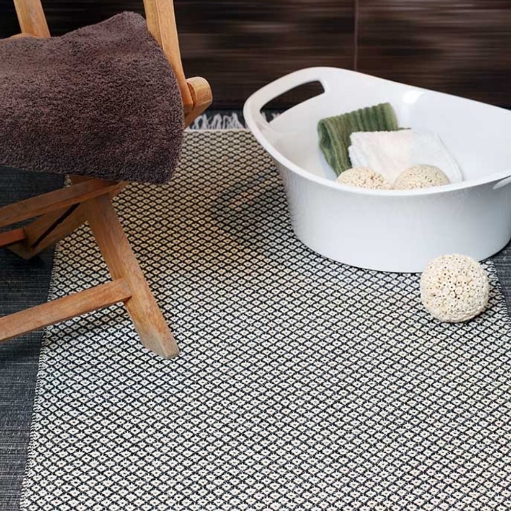 Narma Diby muovimatto black-cream color